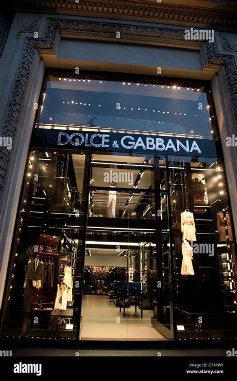 dolce gabbana king ici paris|Dolce&Gabbana Boutique in Paris 54 Avenue Montaigne.